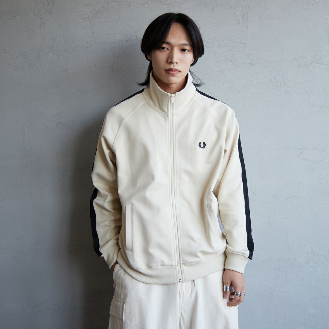 FRED PERRY [フレッドペリー] 別注 配色ライントラックジャケット [FPM-24A-025-JF] OAT/BLK &&モデル身長：179cm 着用サイズ：L&&