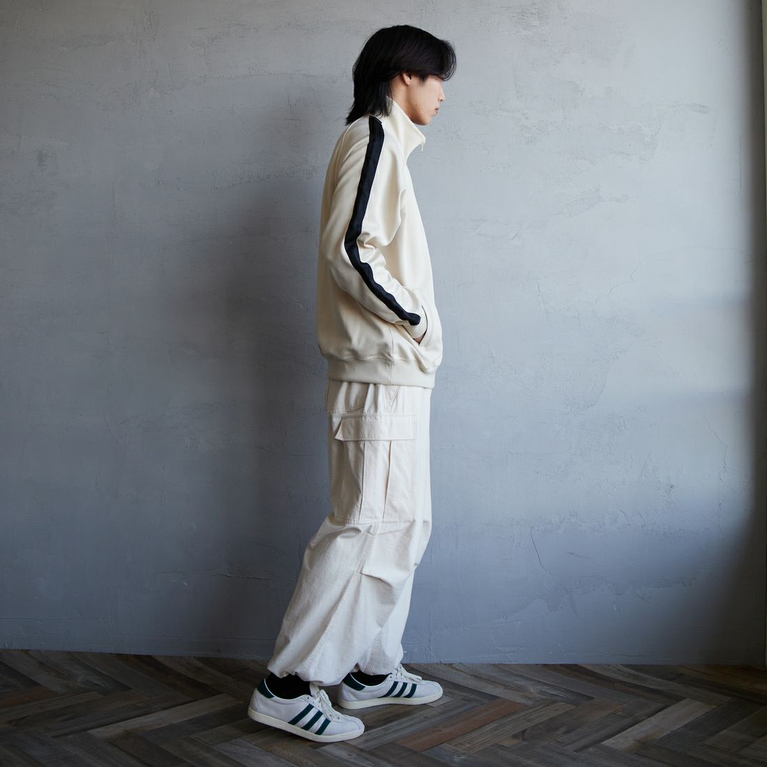 FRED PERRY [フレッドペリー] 別注 配色ライントラックジャケット [FPM-24A-025-JF] OAT/BLK &&モデル身長：179cm 着用サイズ：L&&