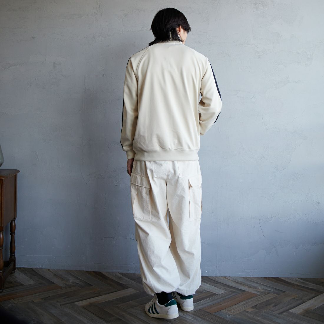 FRED PERRY [フレッドペリー] 別注 配色ライントラックジャケット [FPM-24A-025-JF] OAT/BLK &&モデル身長：179cm 着用サイズ：L&&
