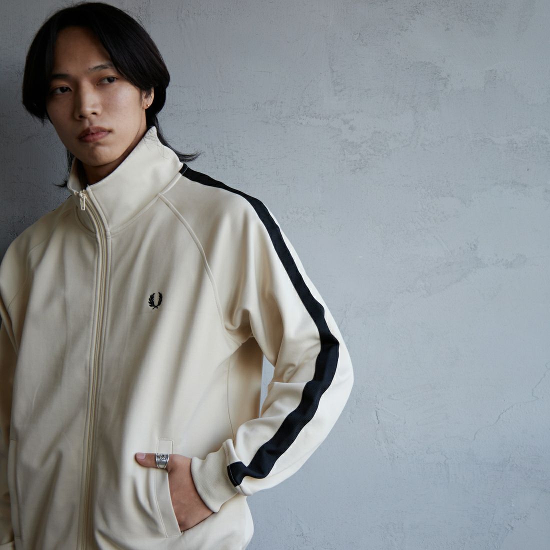 FRED PERRY [フレッドペリー] 別注 配色ライントラックジャケット [FPM-24A-025-JF] OAT/BLK &&モデル身長：179cm 着用サイズ：L&&