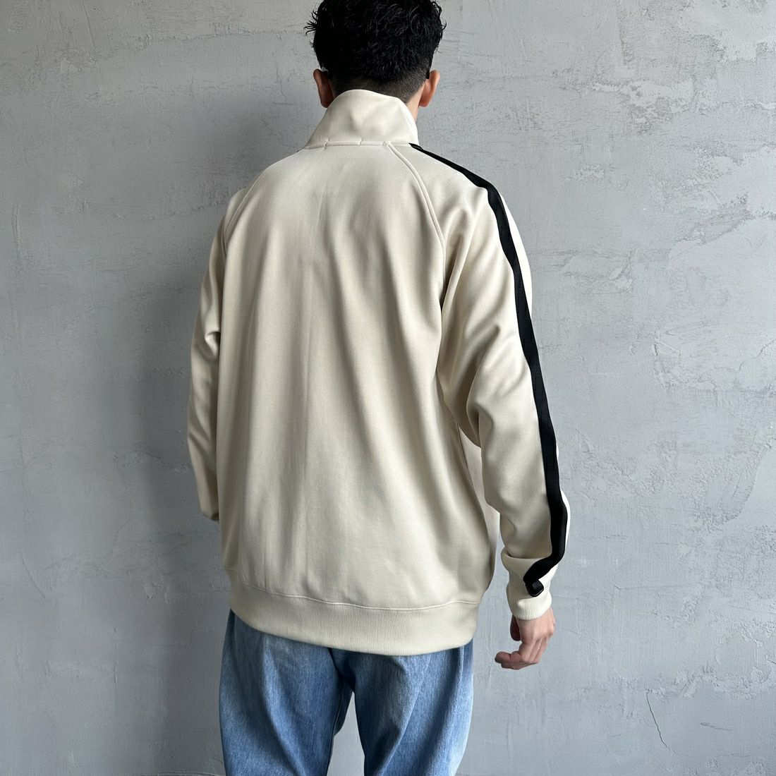 FRED PERRY [フレッドペリー] 別注 配色ライントラックジャケット [FPM-24A-025-JF] OAT/BLK &&モデル身長：168cm 着用サイズ：L&&
