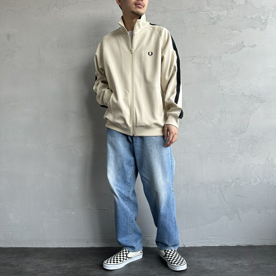 FRED PERRY [フレッドペリー] 別注 配色ライントラックジャケット [FPM-24A-025-JF] OAT/BLK &&モデル身長：168cm 着用サイズ：L&&