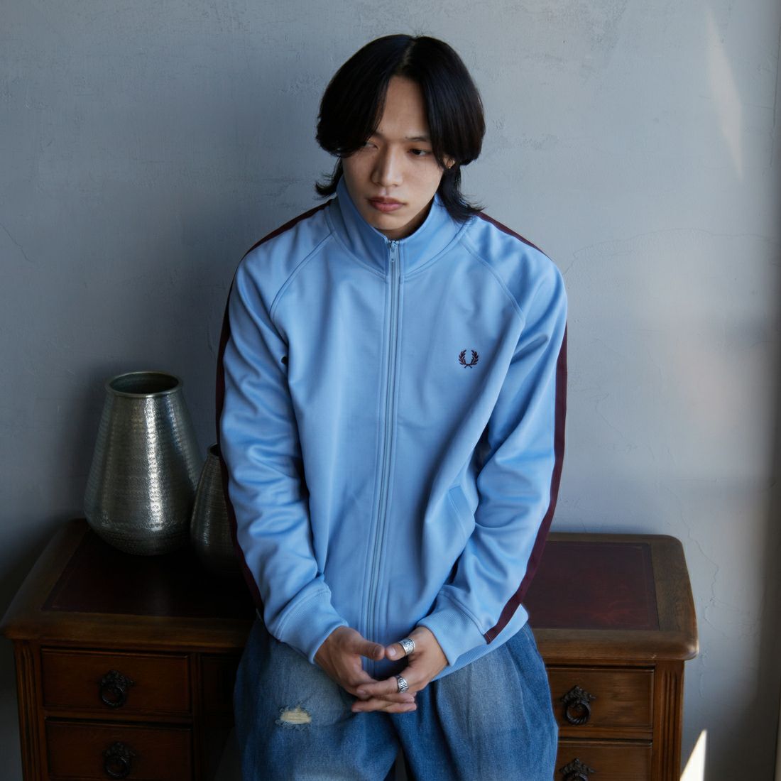 FRED PERRY [フレッドペリー] 別注 配色ライントラックジャケット [FPM-24A-025-JF] SKY/OXBLOO &&モデル身長：179cm 着用サイズ：L&&