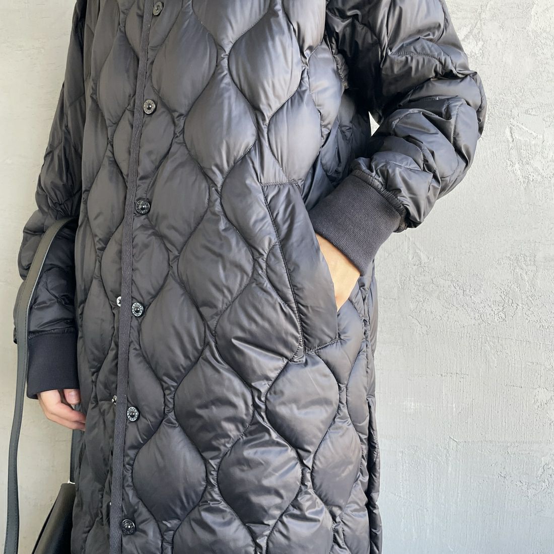 TAION [タイオン] MILITARY ソフトシェル オーバーサイズダウンコート [TAION-W104LSBPML-1-L] BLACK &&モデル身長：160cm 着用サイズ：M&&