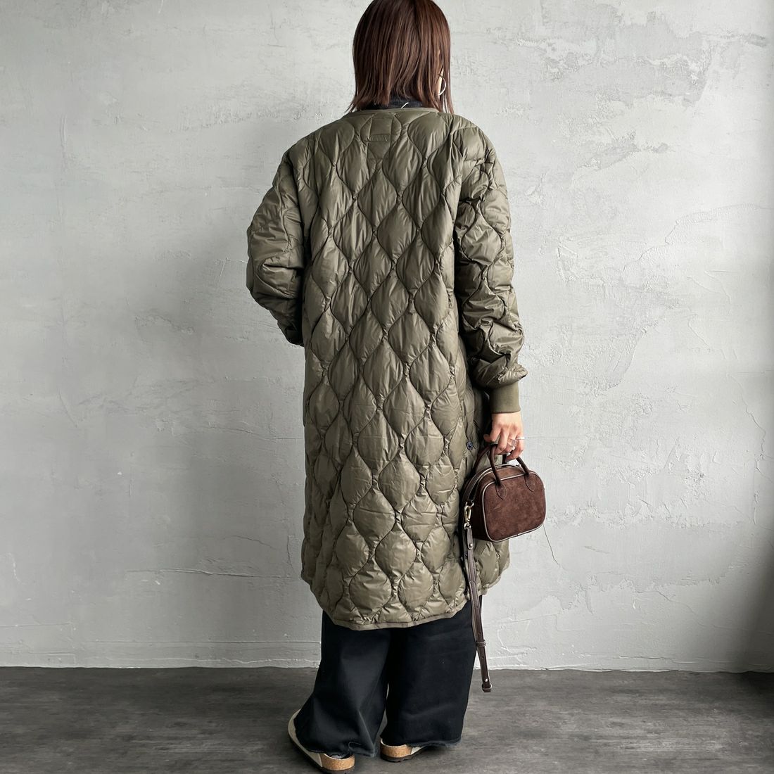 TAION [タイオン] MILITARY ソフトシェル オーバーサイズダウンコート [TAION-W104LSBPML-1-L] D.OLIVE &&モデル身長：159cm 着用サイズ：L&&