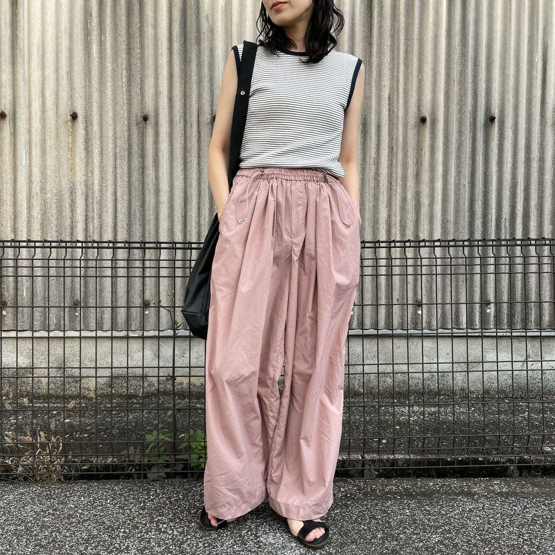 Jeans Factory Clothes [ジーンズファクトリークローズ] ドローコードナイロンワイドパンツ [IN12-PT-5] ﾋﾟﾝｸ &&モデル身長：160cm 着用サイズ：F&&