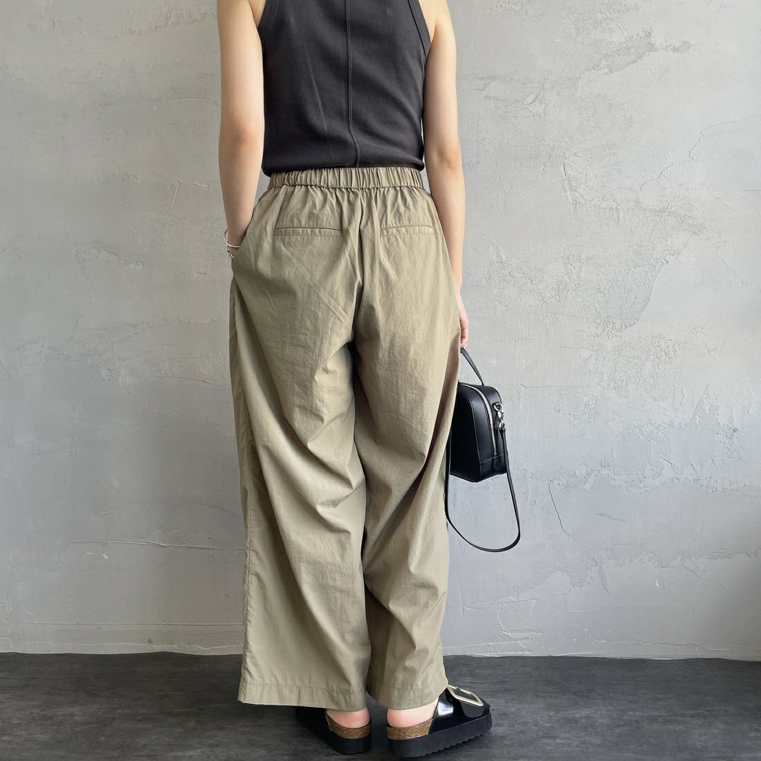 Jeans Factory Clothes [ジーンズファクトリークローズ] ドローコードナイロンワイドパンツ [IN12-PT-5] ｵﾘｰﾌﾞ &&モデル身長：160cm 着用サイズ：F&&