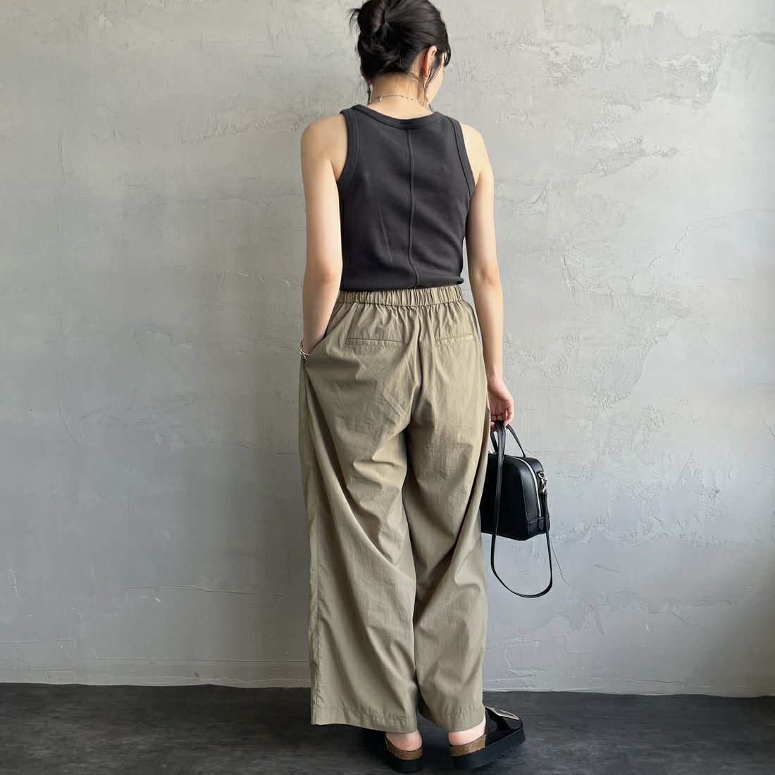 Jeans Factory Clothes [ジーンズファクトリークローズ] ドローコードナイロンワイドパンツ [IN12-PT-5] ｵﾘｰﾌﾞ &&モデル身長：160cm 着用サイズ：F&&