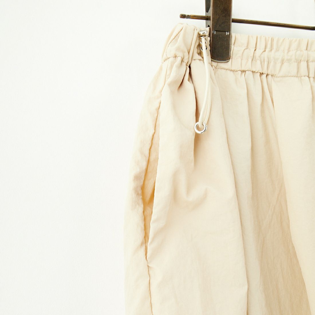 Jeans Factory Clothes [ジーンズファクトリークローズ] ドローコードナイロンワイドパンツ [IN12-PT-5] ﾍﾞｰｼﾞｭ
