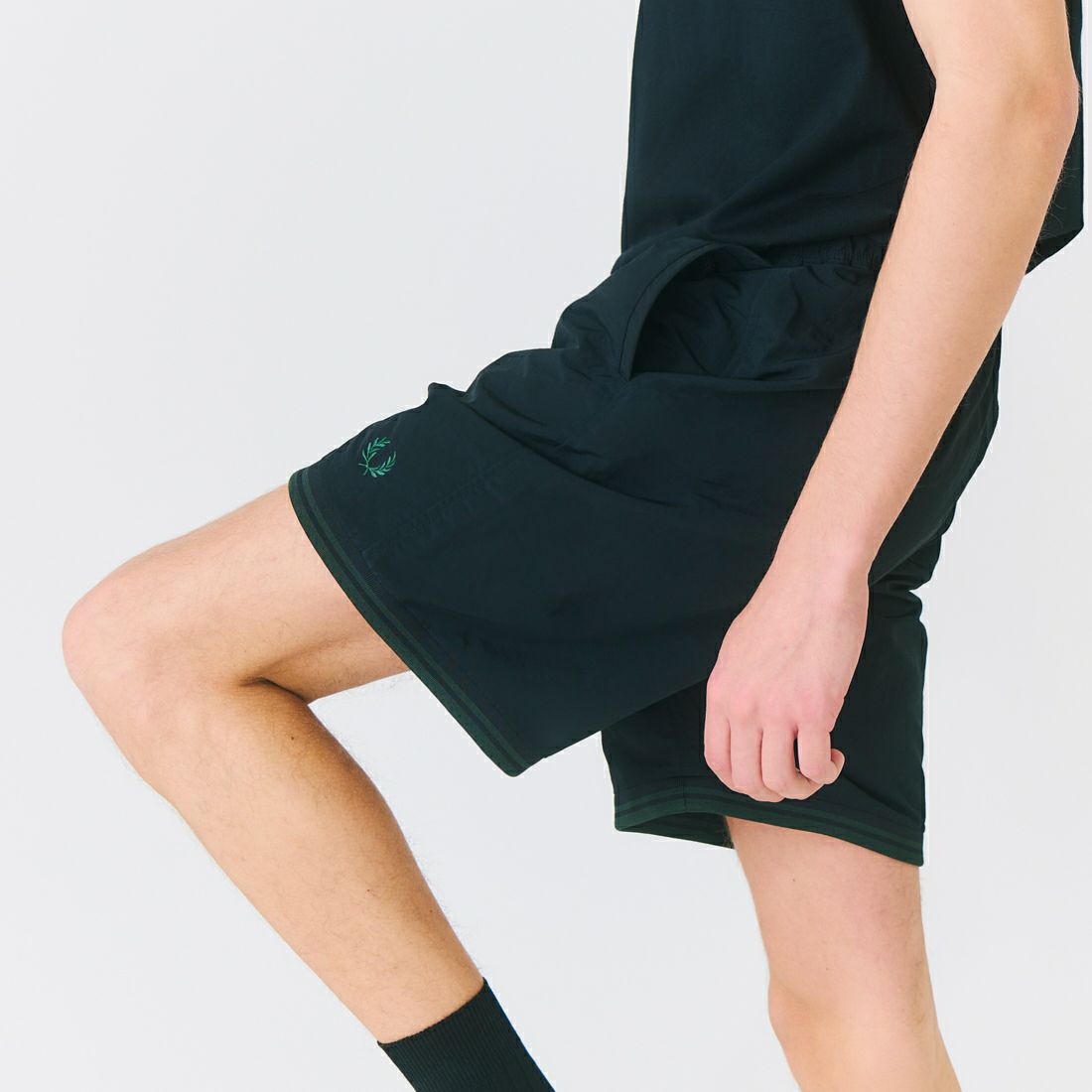 FRED PERRY [フレッドペリー] 別注 ワンポイントロゴ刺繍ショートパンツ [FPM-25S-001-JF] BLK/GRN
