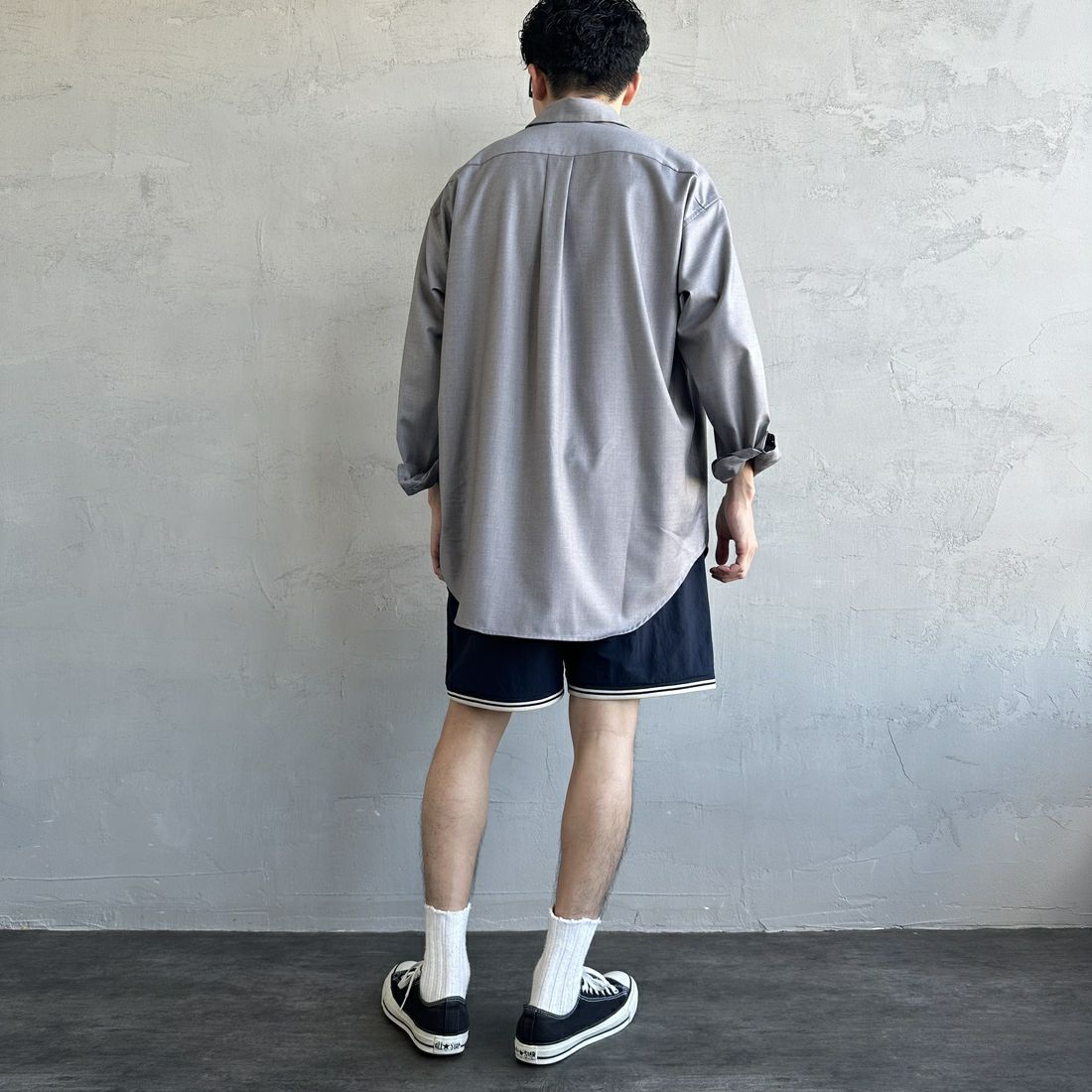 FRED PERRY [フレッドペリー] 別注 ワンポイントロゴ刺繍ショートパンツ [FPM-25S-001-JF] NVY/OAT &&モデル身長：168cm 着用サイズ：M&&