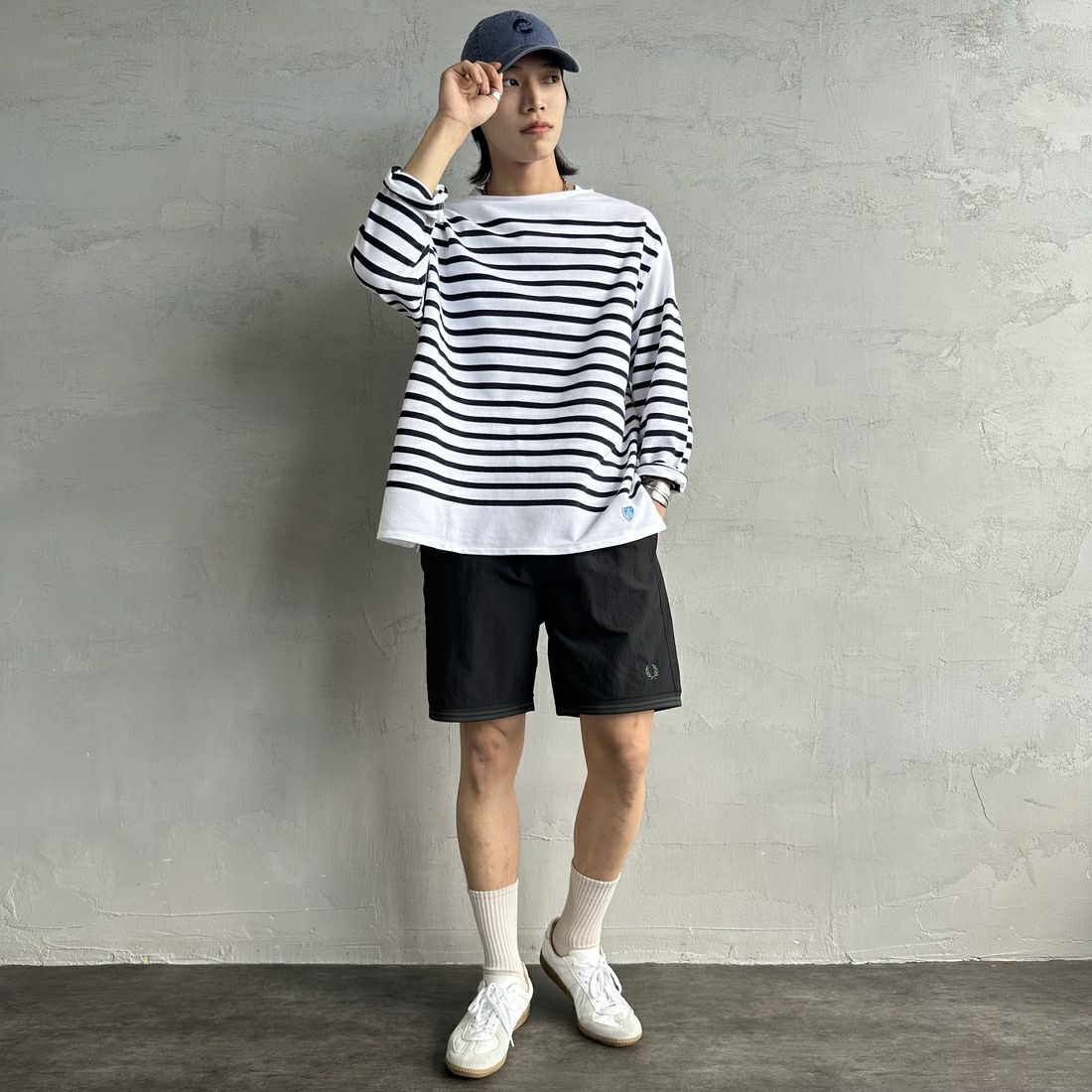 FRED PERRY [フレッドペリー] 別注 ワンポイントロゴ刺繍ショートパンツ [FPM-25S-001-JF] BLK/GRN &&モデル身長：179cm 着用サイズ：M&&