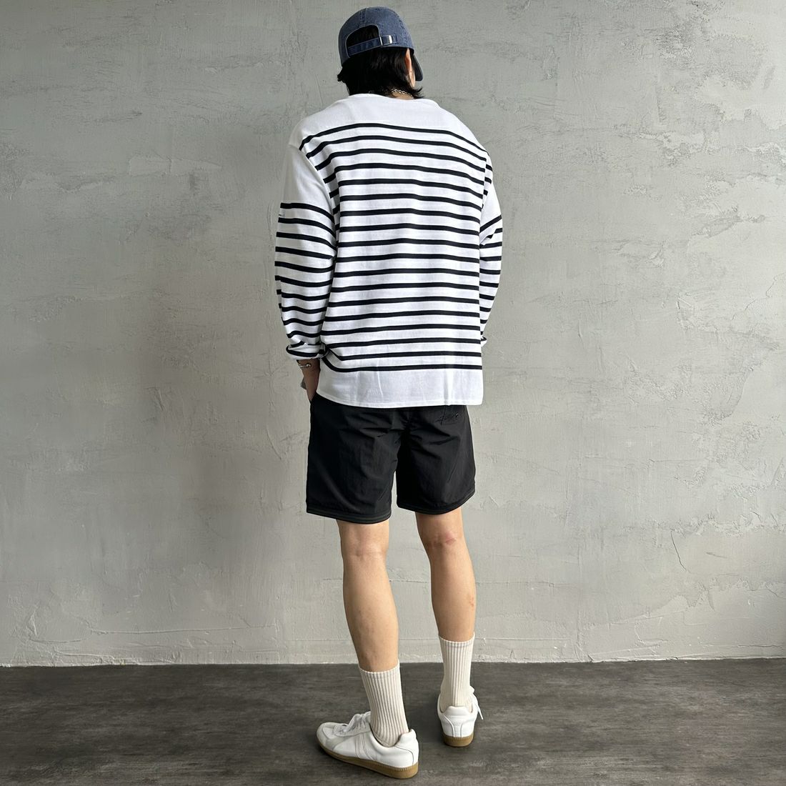 FRED PERRY [フレッドペリー] 別注 ワンポイントロゴ刺繍ショートパンツ [FPM-25S-001-JF] BLK/GRN &&モデル身長：179cm 着用サイズ：M&&