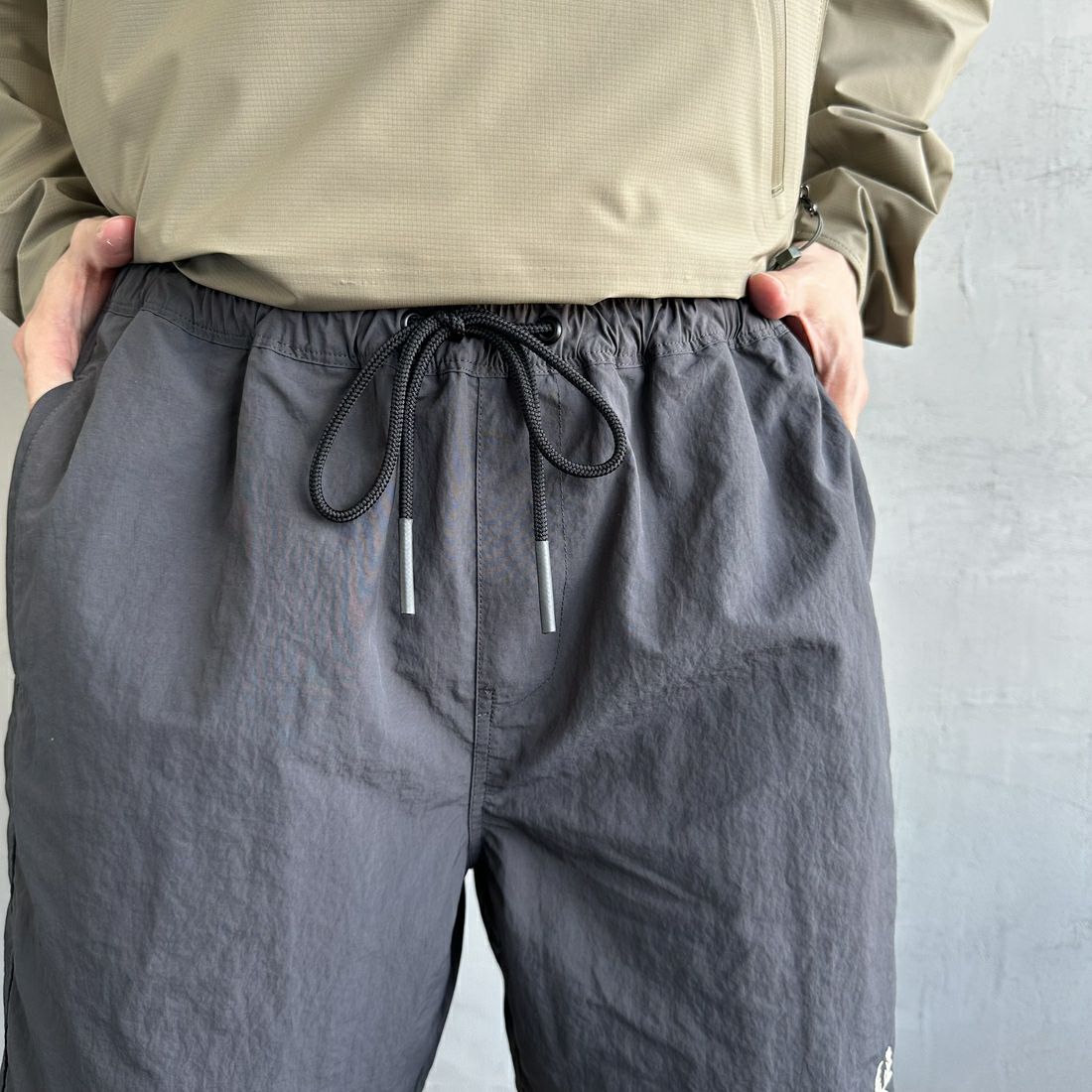 FRED PERRY [フレッドペリー] 別注 ワンポイントロゴ刺繍ショートパンツ [FPM-25S-001-JF] GRY/OAT