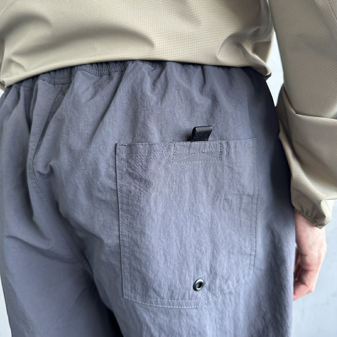 FRED PERRY [フレッドペリー] 別注 ワンポイントロゴ刺繍ショートパンツ [FPM-25S-001-JF] GRY/OAT