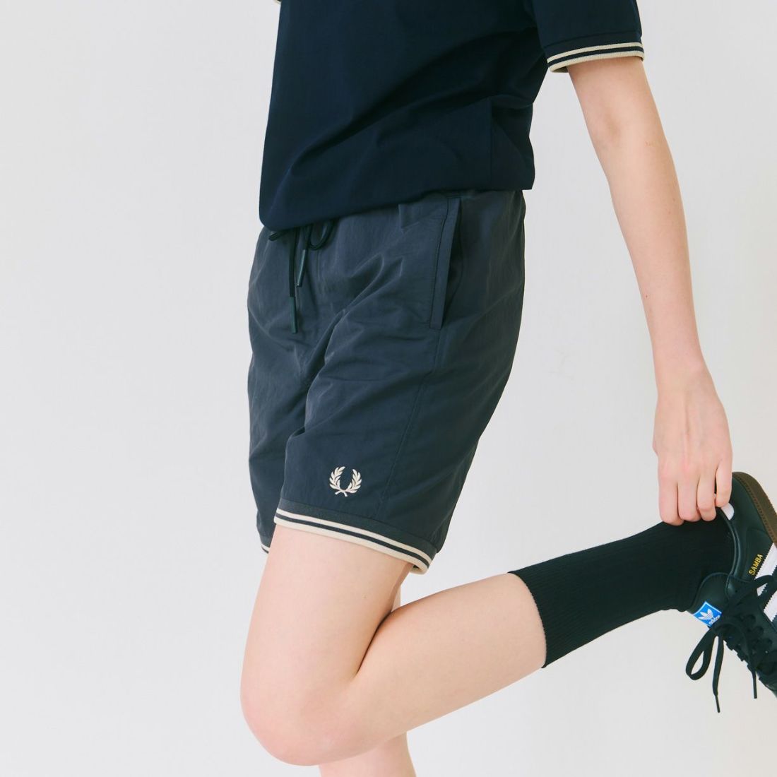 FRED PERRY [フレッドペリー] 別注 ワンポイントロゴ刺繍ショートパンツ [FPM-25S-001-JF] NVY/OAT