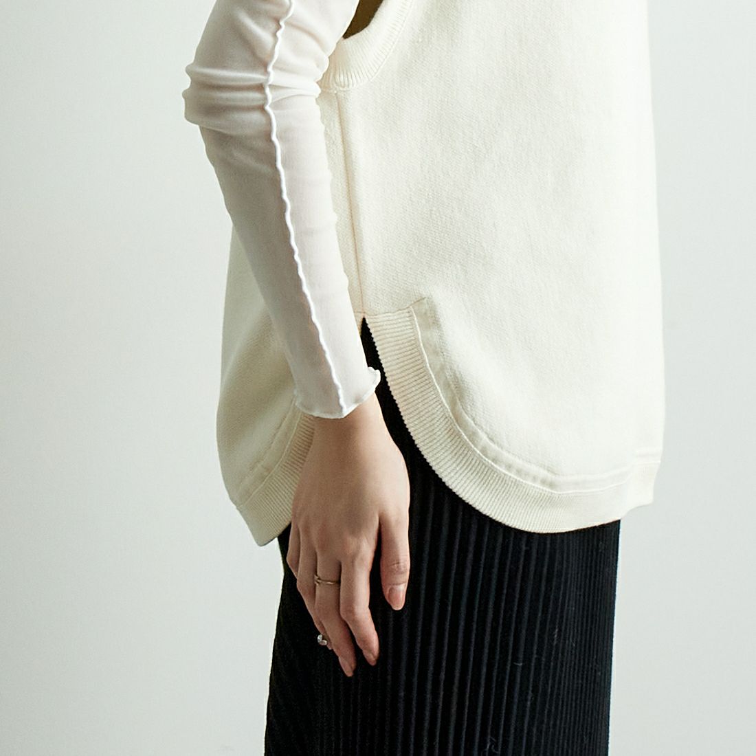 Jf Ready Made [ジェイエフレディメイド] スウェットライクベスト [61384-DD] OFF WHITE &&モデル身長：167cm 着用サイズ：F&&