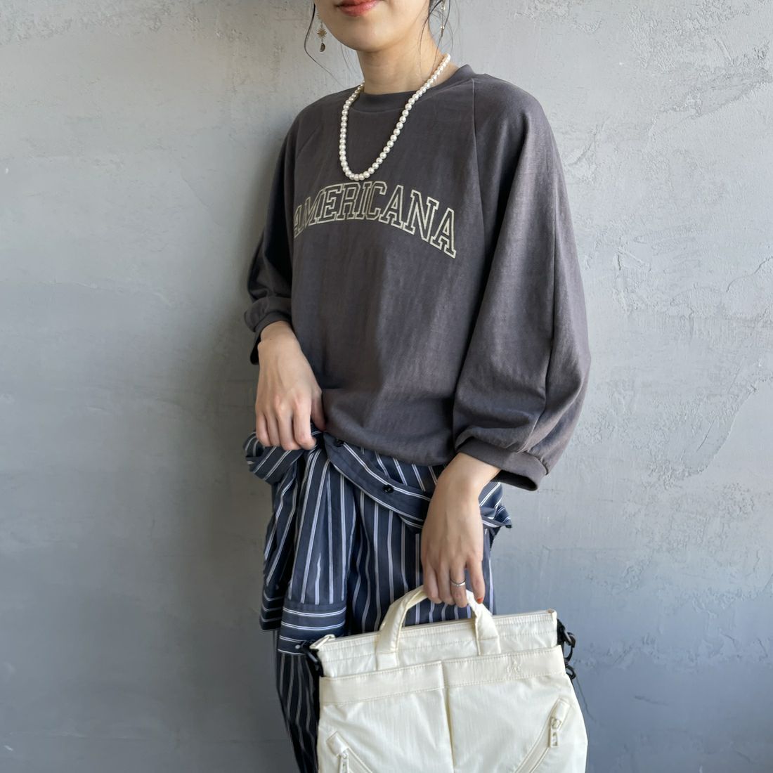 Americana × JEANS FACTORY [アメリカーナ × ジーンズファクトリー] 別注 7分袖 ラグランスリーブプリントTシャツ [ASO-777-1-JF] ﾁｬｺｰﾙ &&モデル身長：160cm 着用サイズ：ONE SIZE&&
