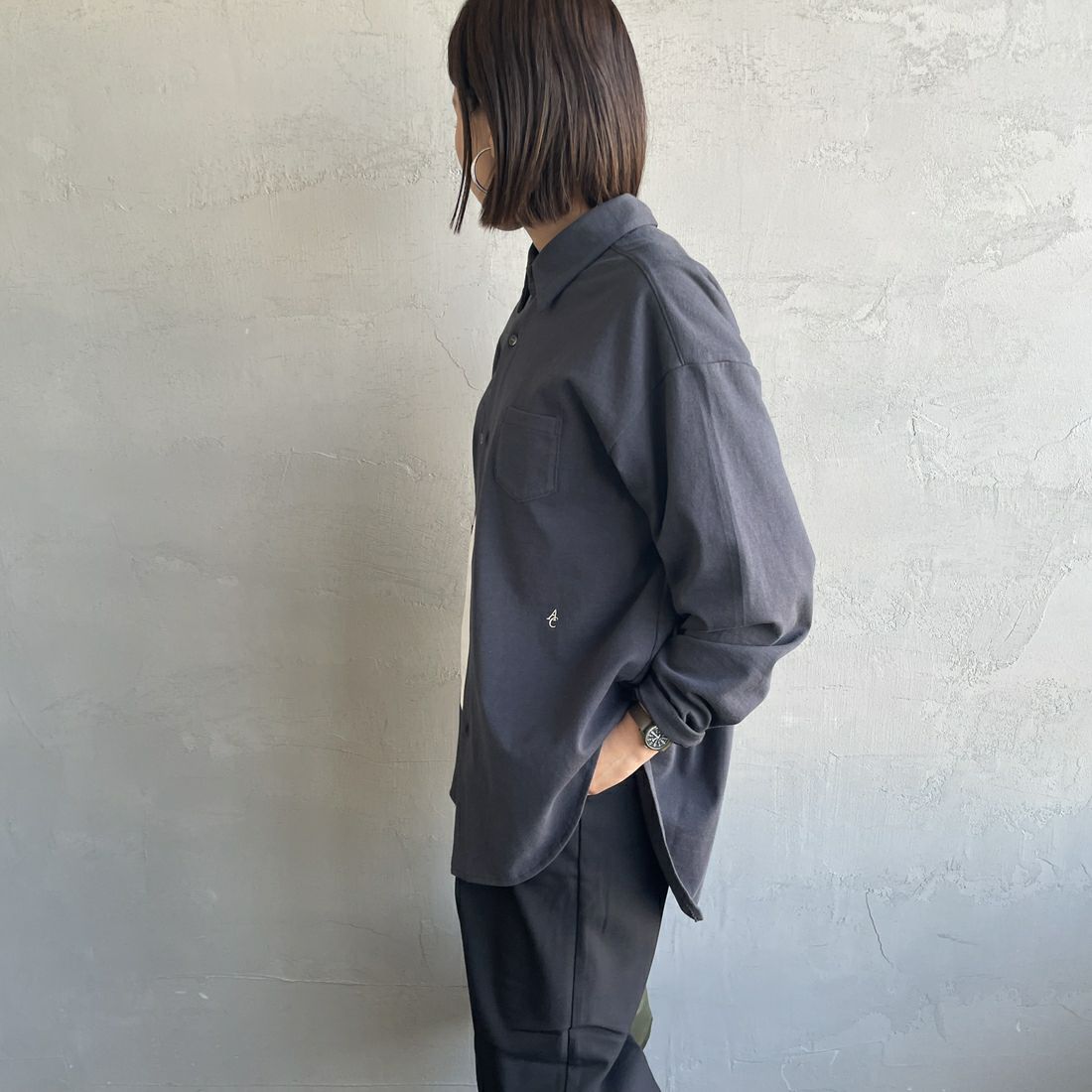 Americana × JEANS FACTORY [アメリカーナ × ジーンズファクトリー] 別注 ワンポイントロゴ刺繍 コットンジャージーポロ襟カットソーシャツ [ASO-778-1-JF] ｽﾐｸﾛ &&モデル身長：159cm 着用サイズ：ONE SIZE&&