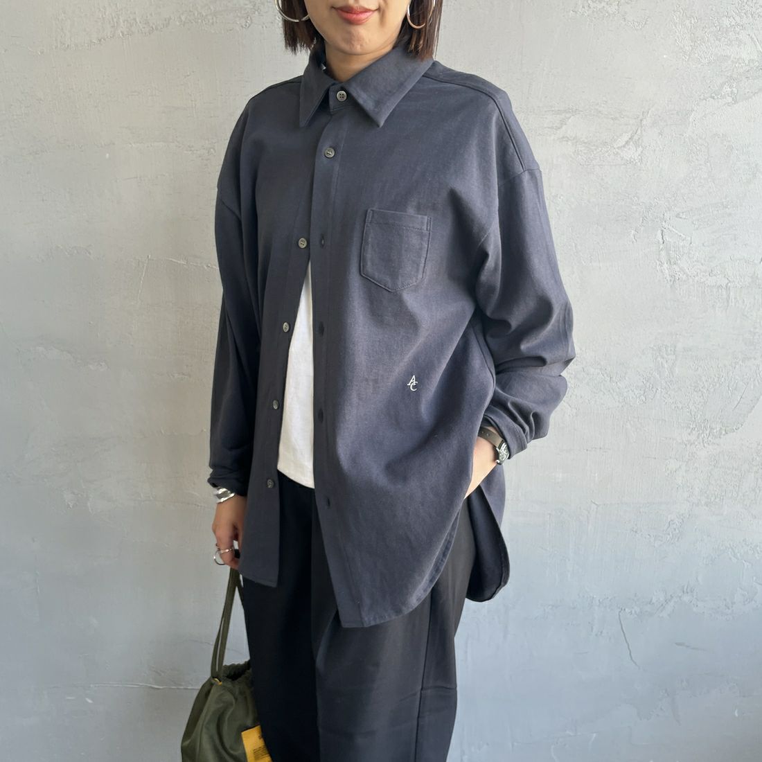 Americana × JEANS FACTORY [アメリカーナ × ジーンズファクトリー] 別注 ワンポイントロゴ刺繍 コットンジャージーポロ襟カットソーシャツ [ASO-778-1-JF] ｽﾐｸﾛ &&モデル身長：159cm 着用サイズ：ONE SIZE&&