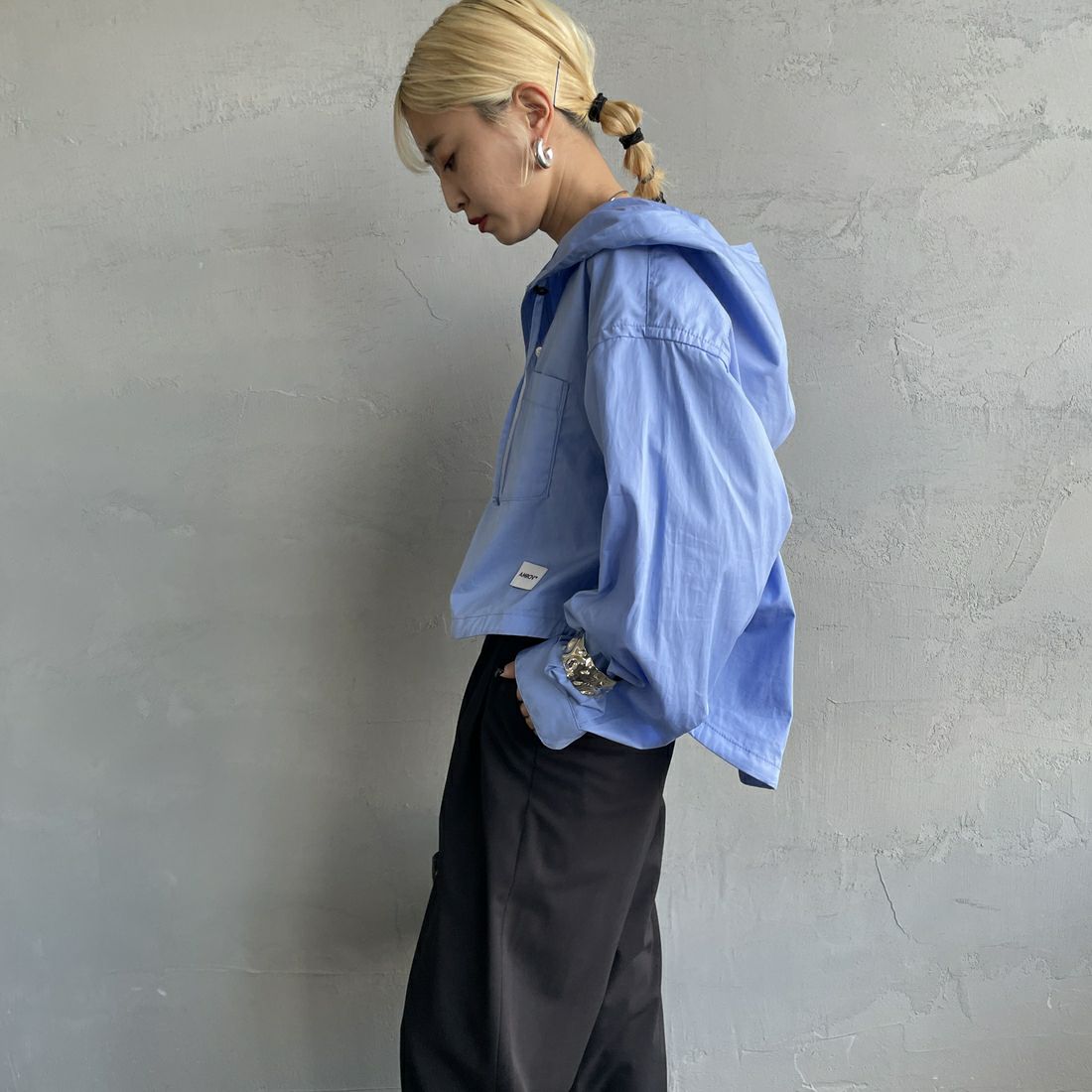 Americana × JEANS FACTORY [アメリカーナ × ジーンズファクトリー] 別注 ショート丈 フードシャツジャケット [ASO-L-779-1-JF] ｻｯｸｽ &&モデル身長：150cm 着用サイズ：ONE SIZE&&
