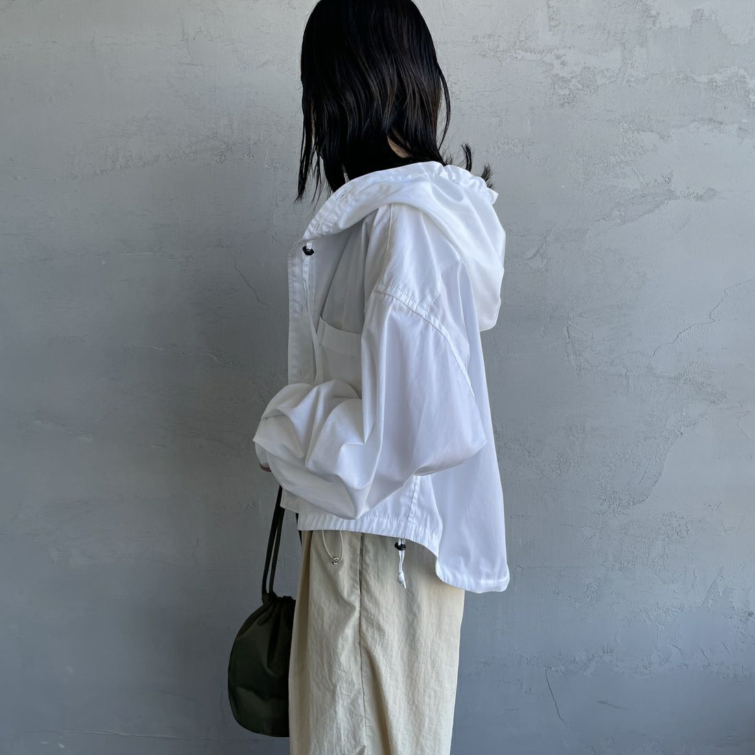 Americana × JEANS FACTORY [アメリカーナ × ジーンズファクトリー] 別注 ショート丈 フードシャツジャケット [ASO-L-779-1-JF] ﾎﾜｲﾄ &&モデル身長：160cm 着用サイズ：ONE SIZE&&