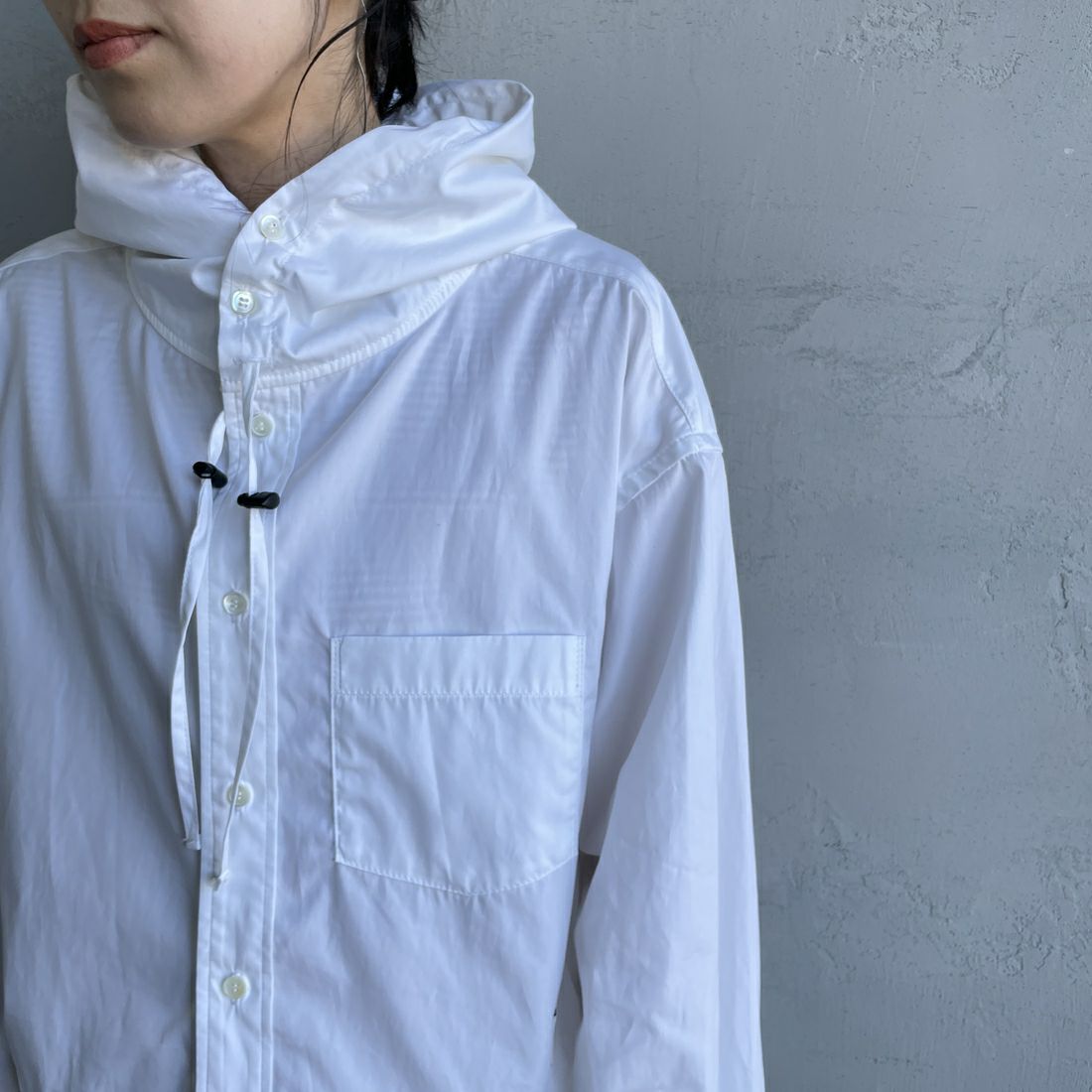 Americana × JEANS FACTORY [アメリカーナ × ジーンズファクトリー] 別注 ショート丈 フードシャツジャケット [ASO-L-779-1-JF] ﾎﾜｲﾄ &&モデル身長：160cm 着用サイズ：ONE SIZE&&
