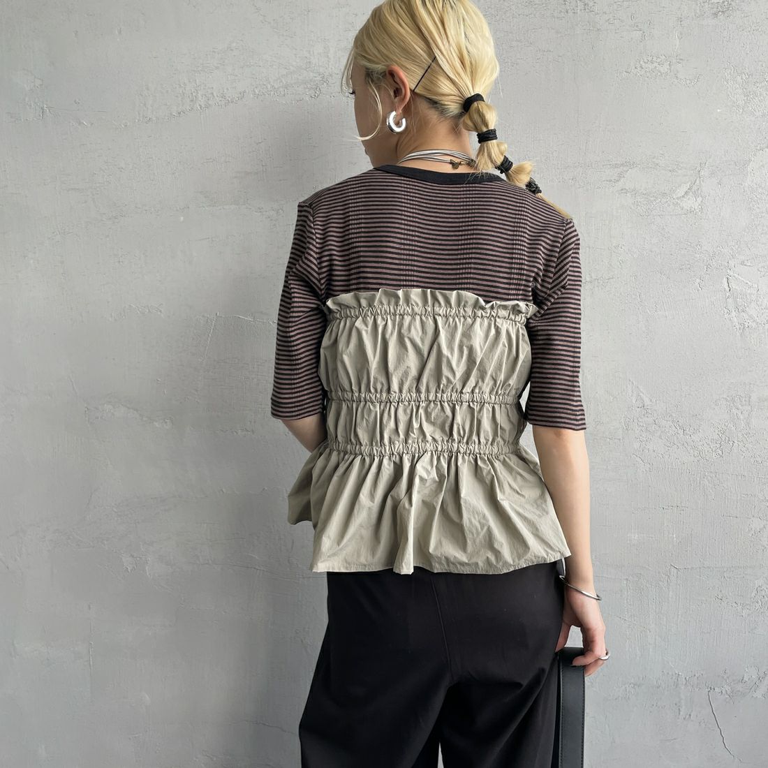 nenom [ネノム] マルチWAYギャザービスチェ [NE25112002] 07 GRAY &&モデル身長：150cm 着用サイズ：F&&