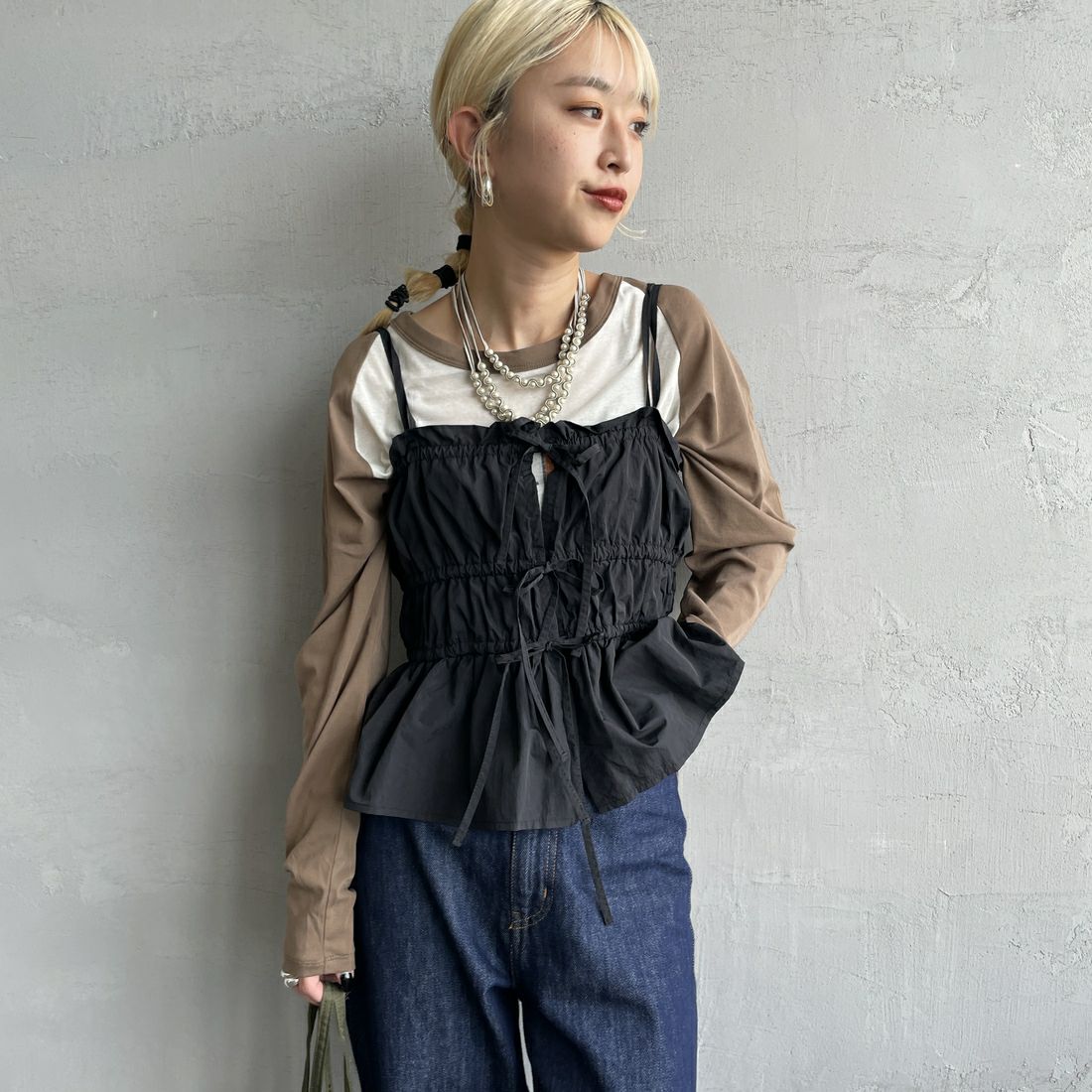 nenom [ネノム] マルチWAYギャザービスチェ [NE25112002] 09 BLACK &&モデル身長：150cm 着用サイズ：F&&