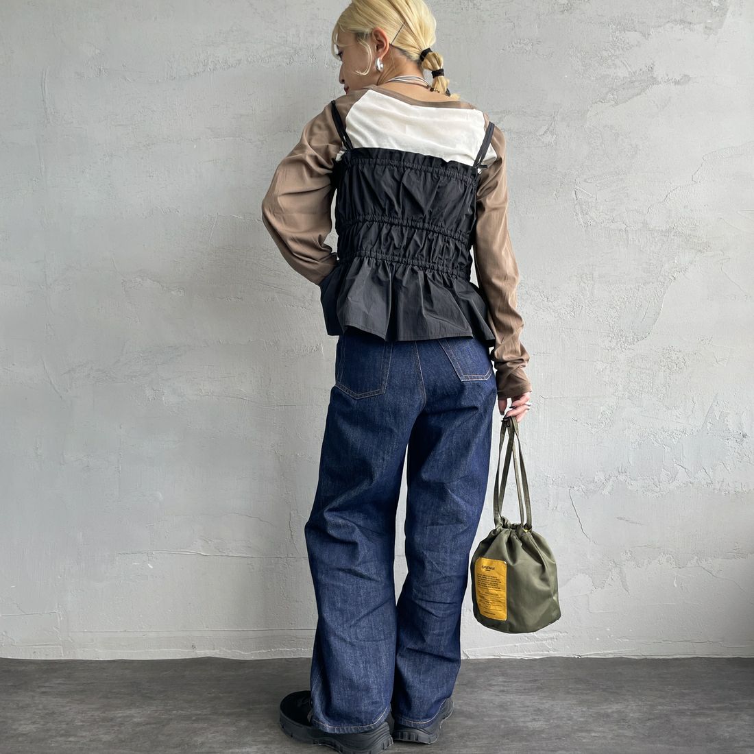 nenom [ネノム] マルチWAYギャザービスチェ [NE25112002] 09 BLACK &&モデル身長：150cm 着用サイズ：F&&