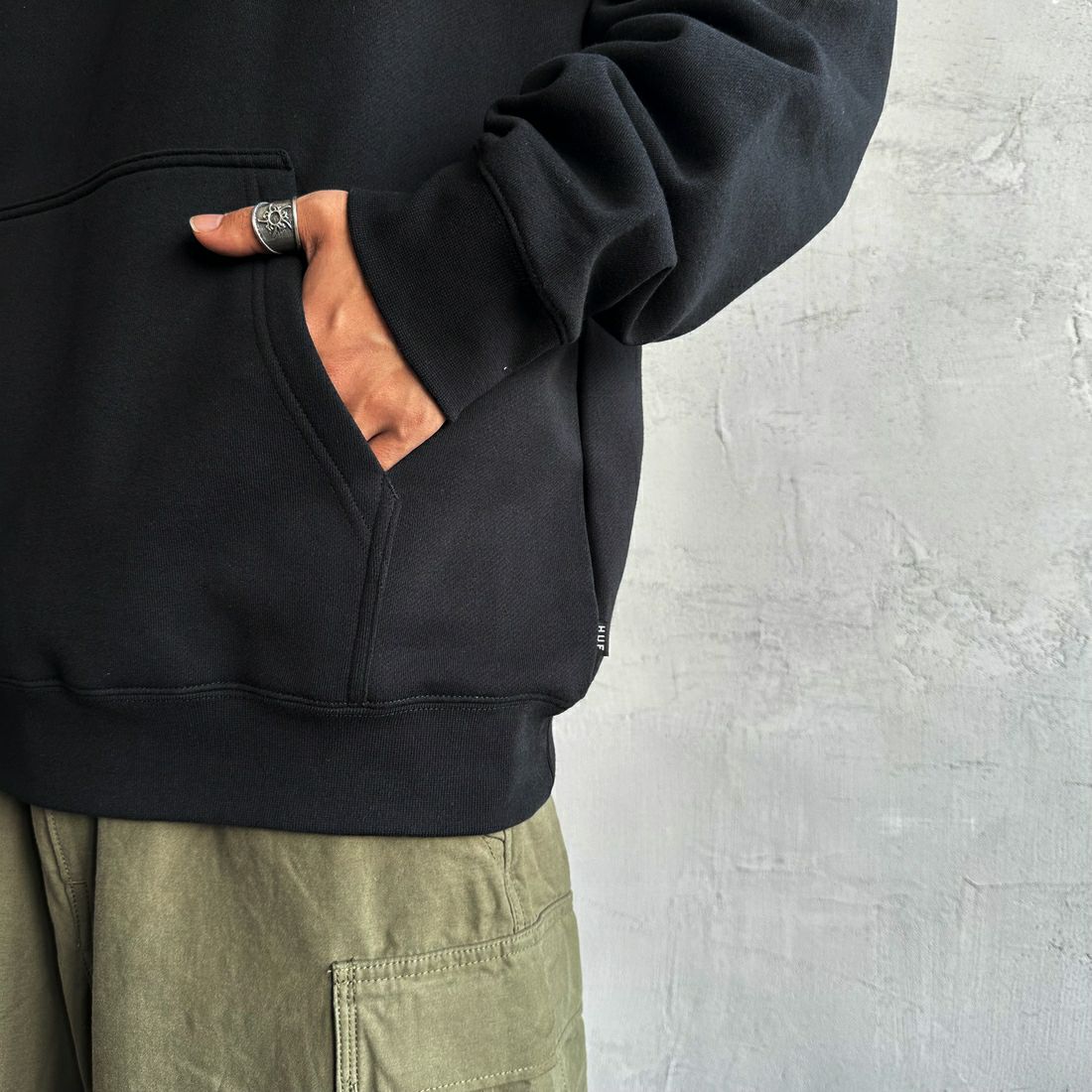 HUF [ハフ] ステイ チル トリプルトライアングル プルオーバーパーカー [PF00711] BLACK