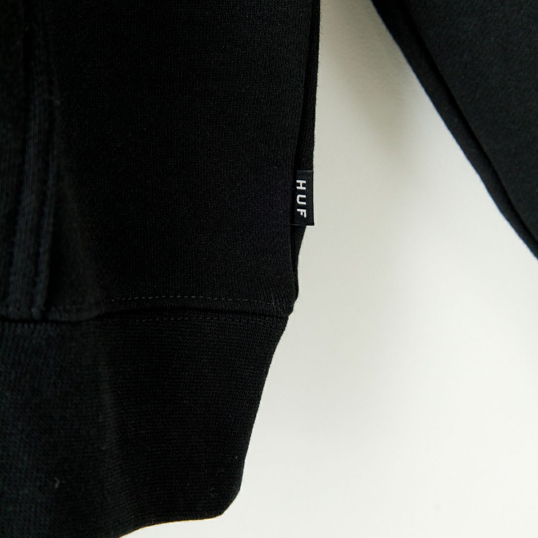 HUF [ハフ] ステイ チル トリプルトライアングル プルオーバーパーカー [PF00711] BLACK