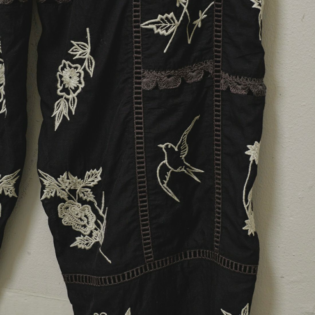 TODAYFUL [トゥデイフル] エンブロイダリーパッチワークパンツ [12510701] BLK
