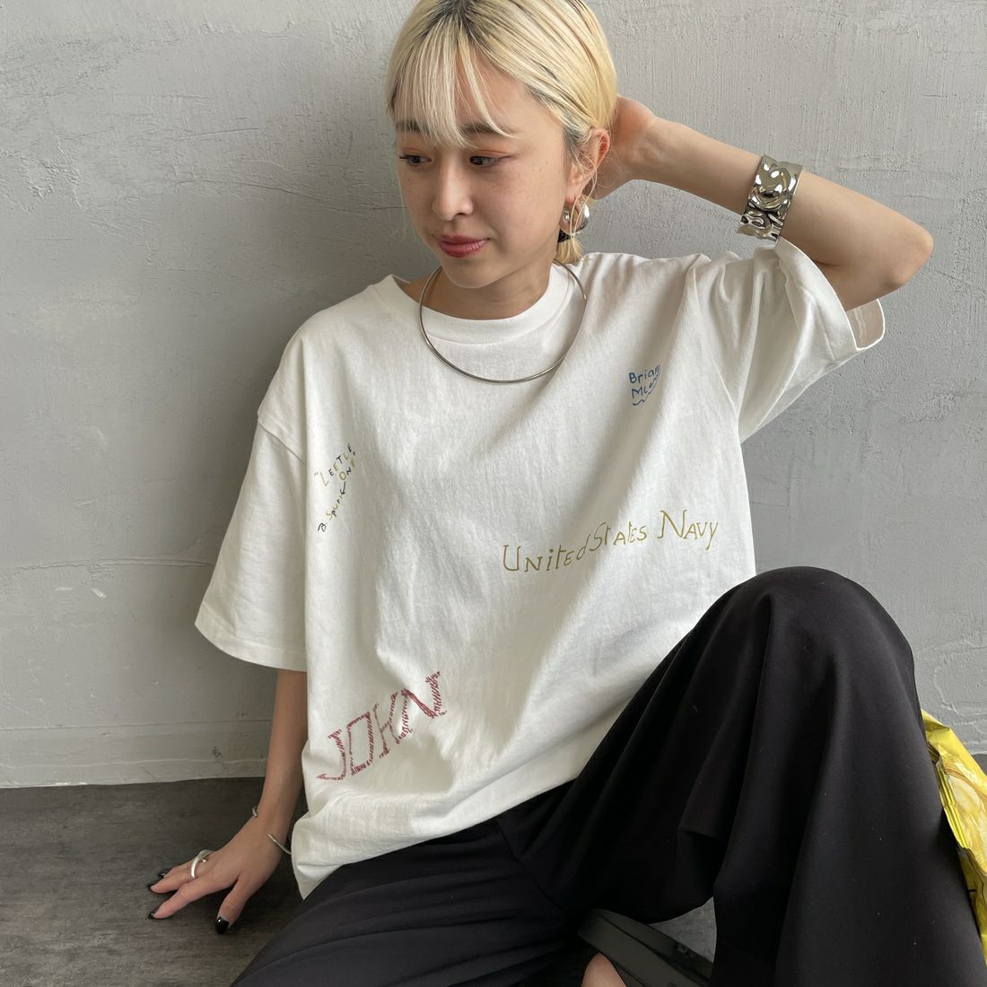 PAY DAY [ペイデイ] 別注 ミックスロゴTシャツ [PD5-CST-IN5-JF] WHITE &&モデル身長：150cm 着用サイズ：F&&