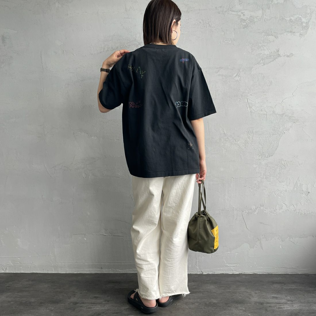 PAY DAY [ペイデイ] 別注 ミックスロゴTシャツ [PD5-CST-IN5-JF] BLACK &&モデル身長：159cm 着用サイズ：F&&