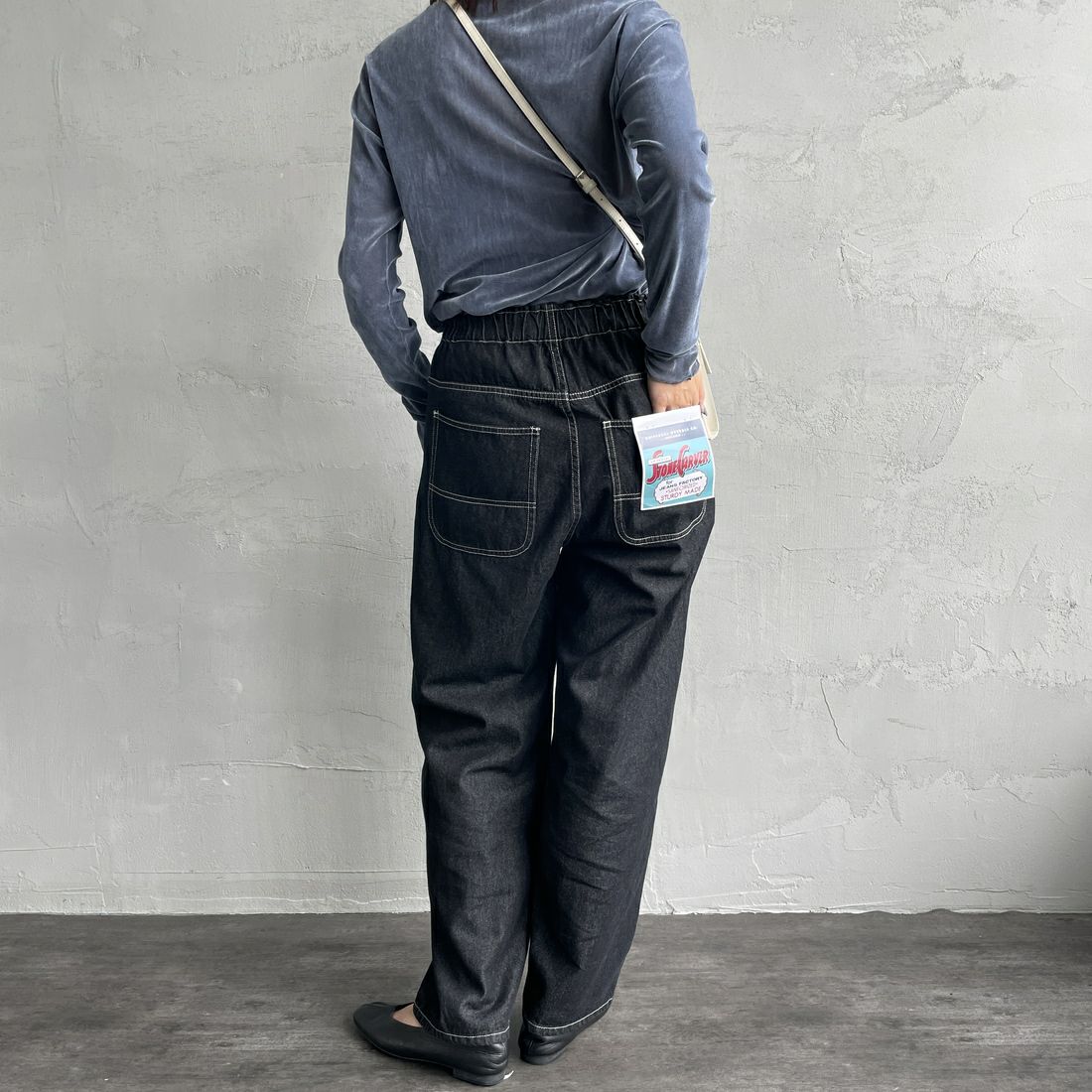 UNIVERSAL OVERALL [ユニバーサルオーバーオール] 別注 バックポケットイージーパンツ [U2512600IN-JF] BLACK USED &&モデル身長：163cm 着用サイズ：M&&