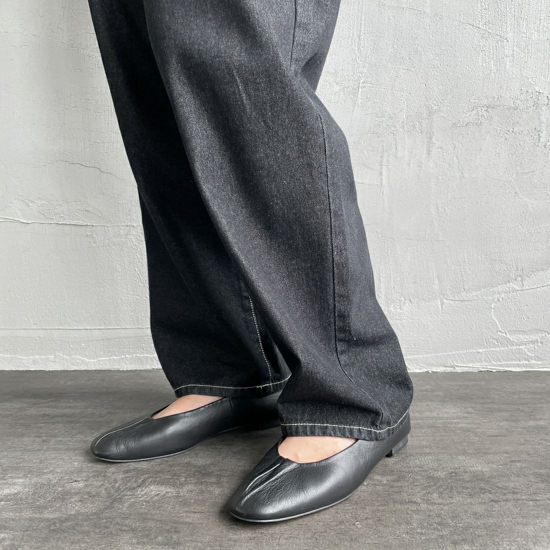 UNIVERSAL OVERALL [ユニバーサルオーバーオール] 別注 バックポケットイージーパンツ [U2512600IN-JF] BLACK USED &&モデル身長：163cm 着用サイズ：M&&