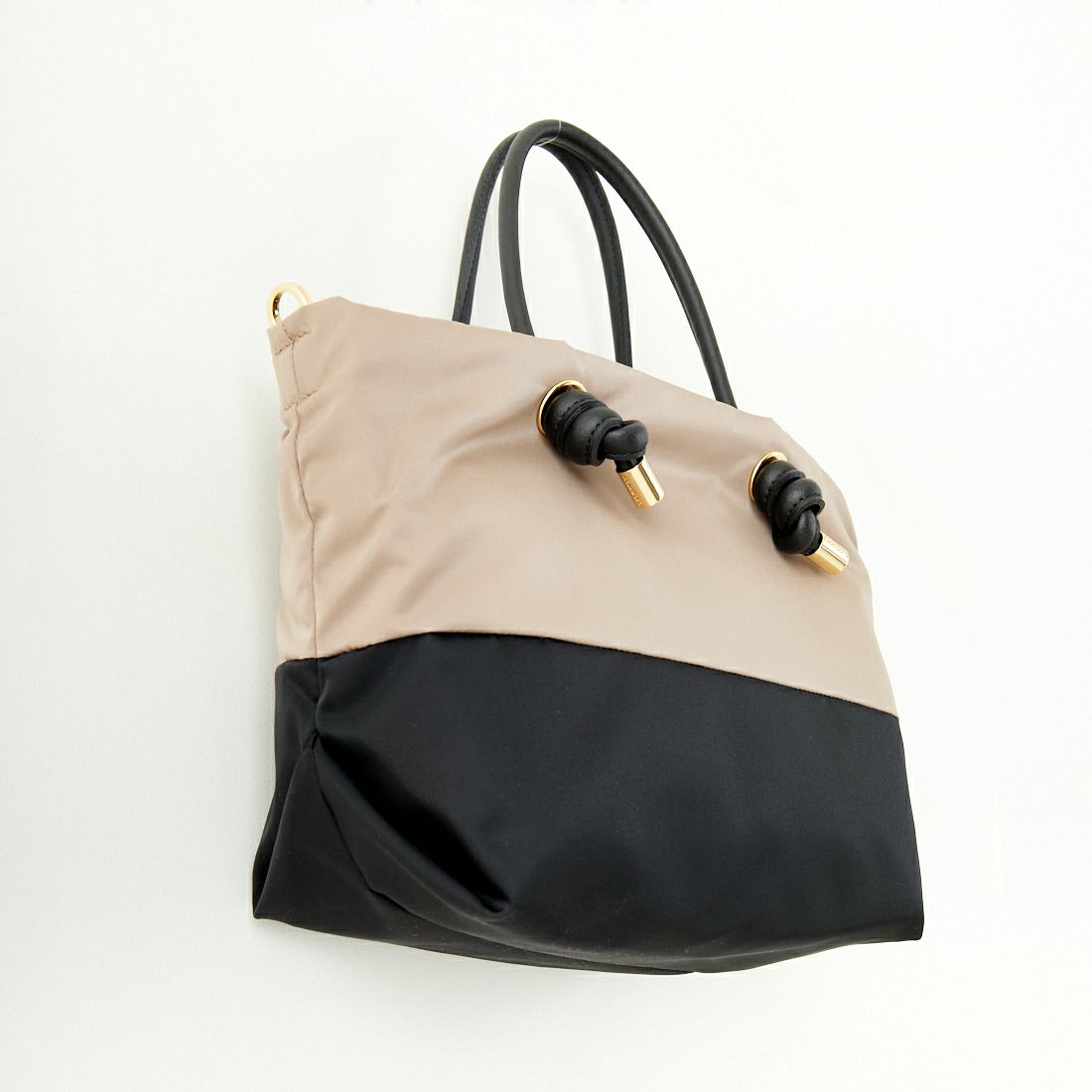 VIOLAd'ORO [ヴィオラドーロ] ノットハンドルナイロントートバッグ [V-2249] TAUPE/BLK