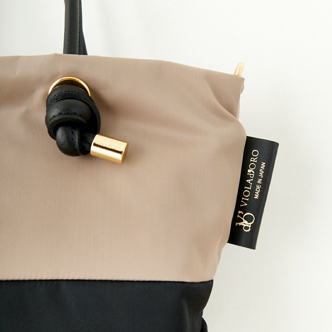 VIOLAd'ORO [ヴィオラドーロ] ノットハンドルナイロントートバッグ [V-2249] TAUPE/BLK