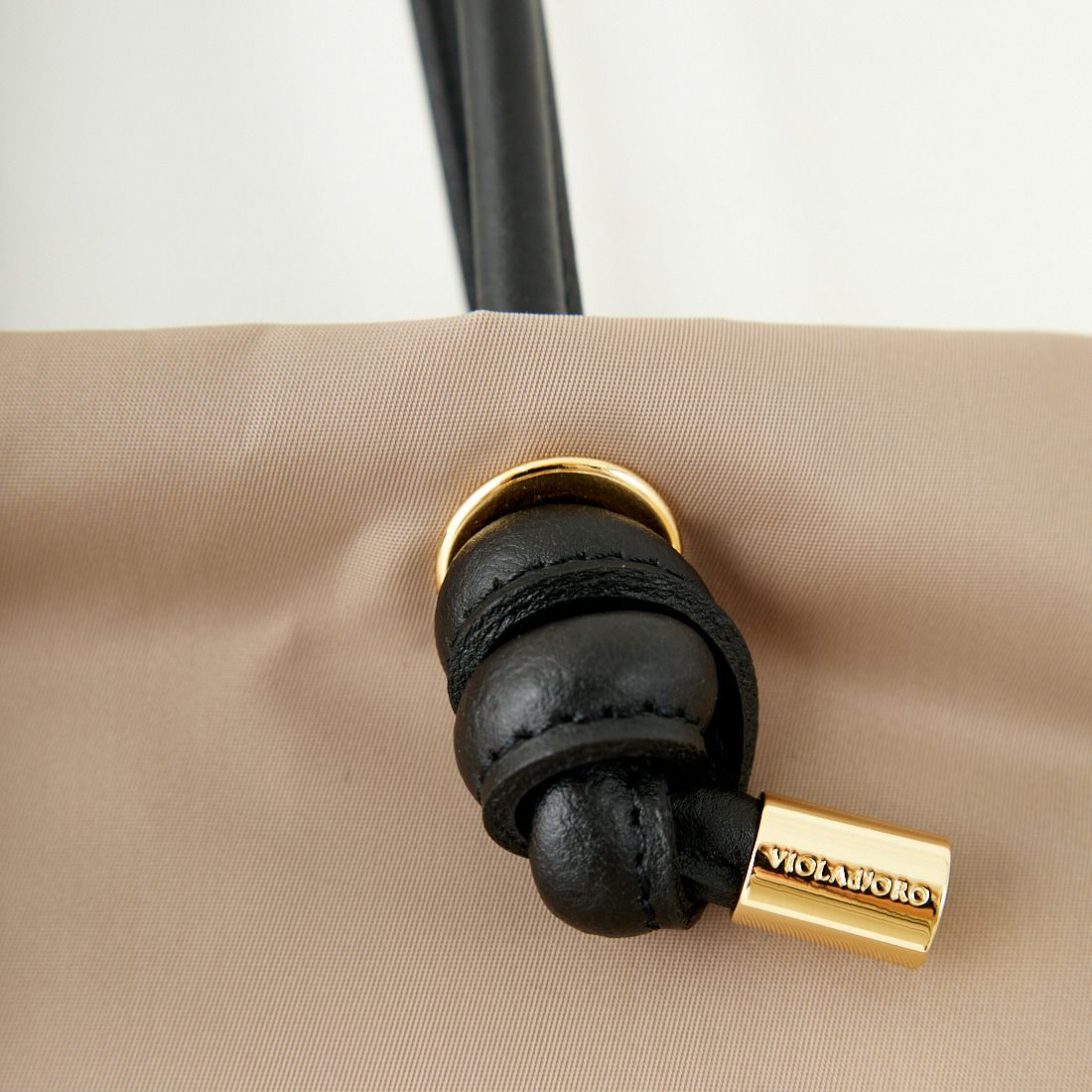 VIOLAd'ORO [ヴィオラドーロ] ノットハンドルナイロントートバッグ [V-2249] TAUPE/BLK