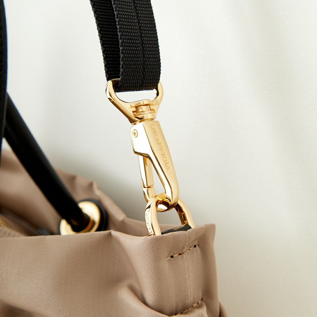 VIOLAd'ORO [ヴィオラドーロ] ノットハンドルナイロントートバッグ [V-2249] TAUPE/BLK
