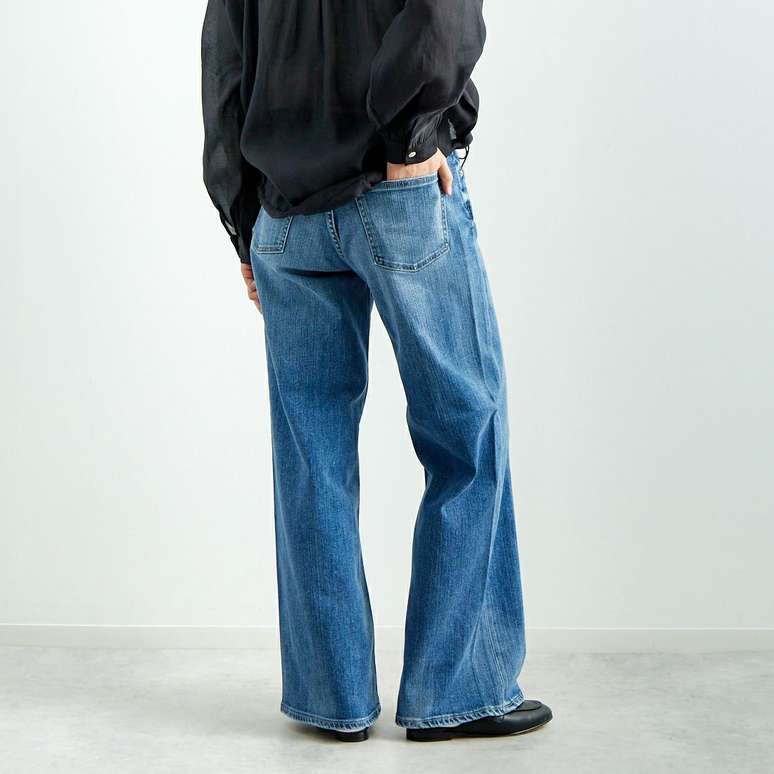 RED CARD TOKYO [レッドカード トーキョー] 35th Anniversary ワイドデニムパンツ [26W10101SMD] A-STN MID &&モデル身長：160cm 着用サイズ：24&&