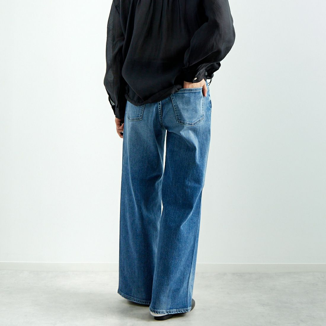 RED CARD TOKYO [レッドカード トーキョー] 35th Anniversary ワイドデニムパンツ [26W10101SMD] A-STN MID &&モデル身長：160cm 着用サイズ：24&&