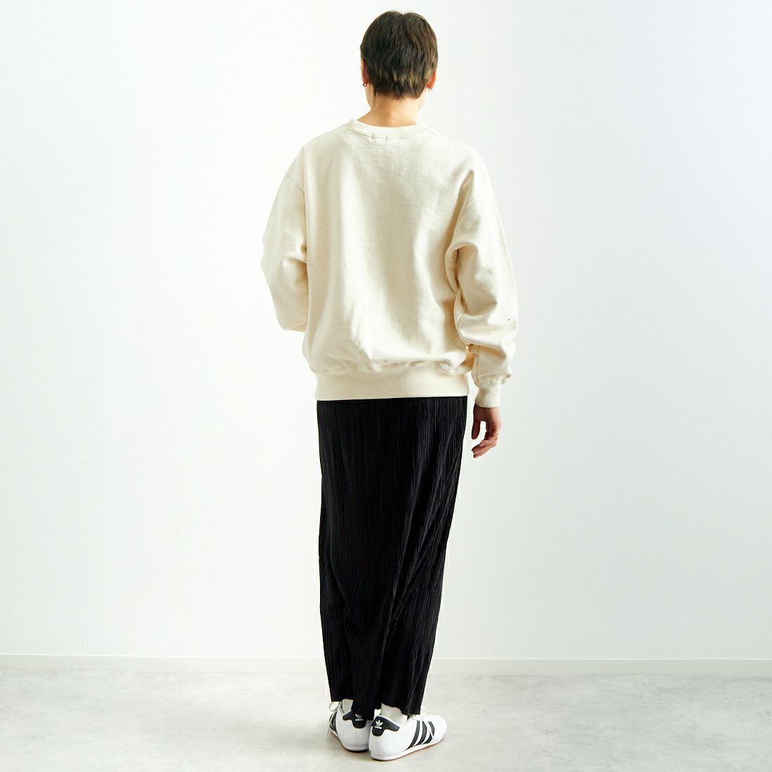 The Endless Summer [エンドレスサマー] 4BUHI パーソナリティクルーネックスウェット [FH-25374307] 05 IVORY &&モデル身長：160cm 着用サイズ：S&&