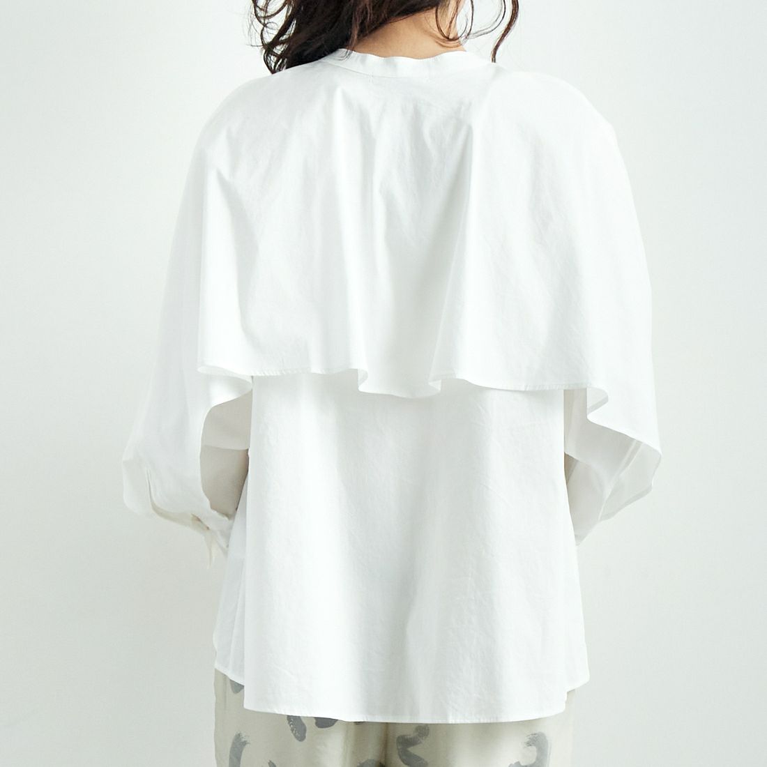 CHIGNON [シニヨン] ラッフルシャツブラウス [1646-487KK] WHITE &&モデル身長：167cm 着用サイズ：F&&