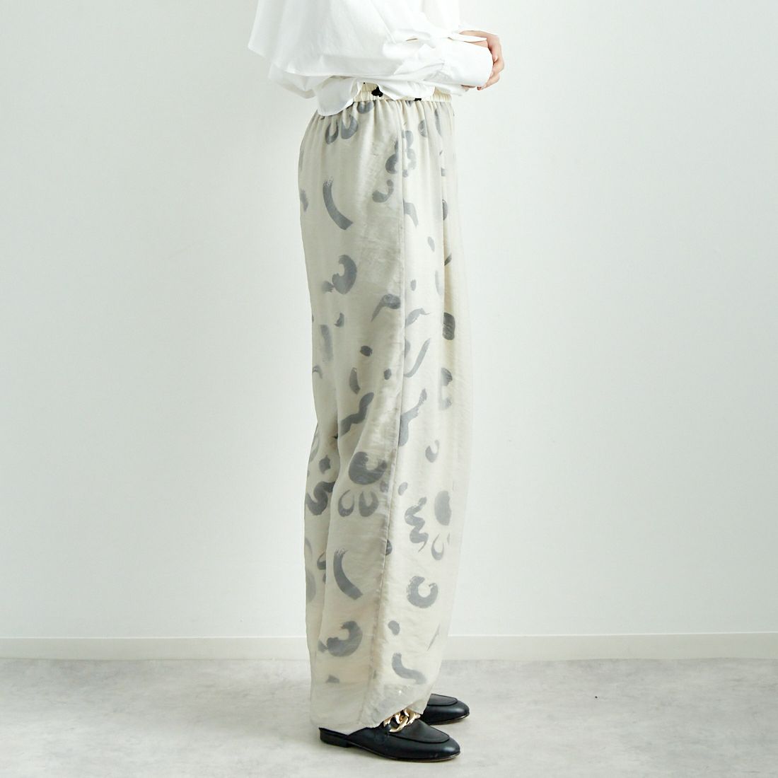 CHIGNON [シニヨン] シアーレイヤー柄PT [3646-498MK] IVORY &&モデル身長：167cm 着用サイズ：F&&