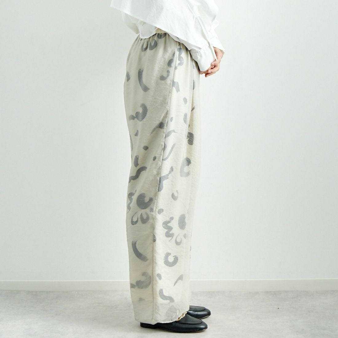 CHIGNON [シニヨン] シアーレイヤー柄PT [3646-498MK] IVORY &&モデル身長：167cm 着用サイズ：F&&