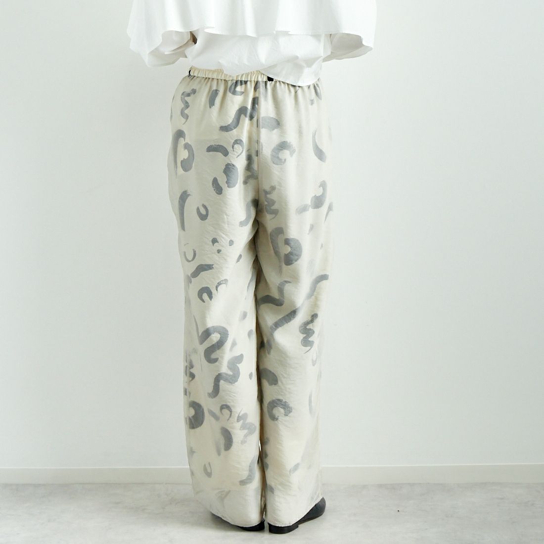 CHIGNON [シニヨン] シアーレイヤー柄PT [3646-498MK] IVORY &&モデル身長：167cm 着用サイズ：F&&