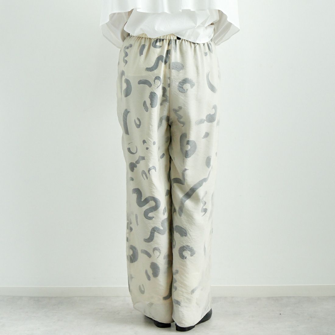 CHIGNON [シニヨン] シアーレイヤー柄PT [3646-498MK] IVORY &&モデル身長：167cm 着用サイズ：F&&