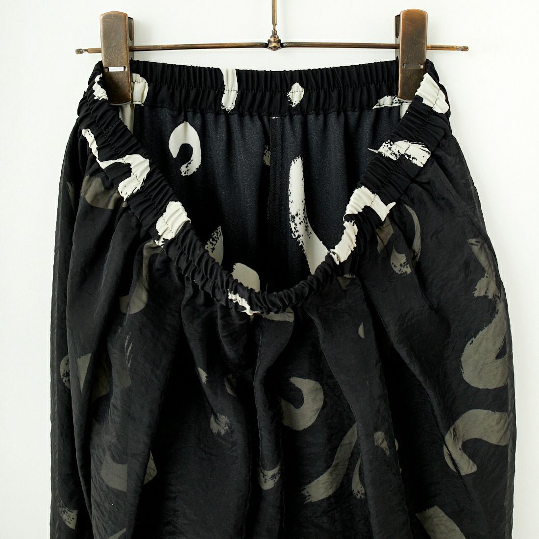 CHIGNON [シニヨン] シアーレイヤー柄PT [3646-498MK] BLACK